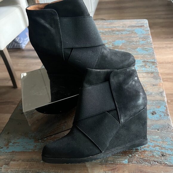 Gentle Souls "Georgia" Ankle Boots by Kenneth Cole - Picture 2 of 6